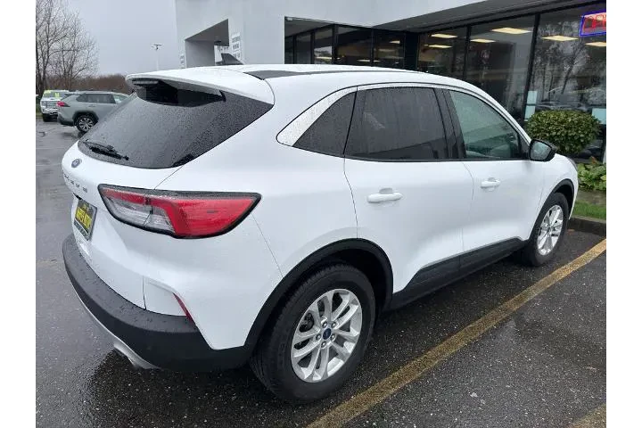 $16995 : Ford Escape 2022 SE 4dr SUV image 6