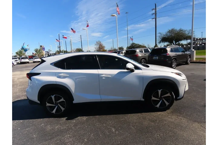 $22999 : Lexus NX 300 2020 4dr Crosso image 10