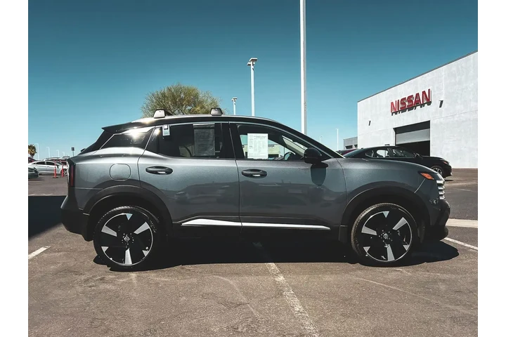 $25937 : Nissan Kicks 2025 SR 4dr Cro image 9