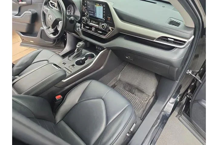 $37995 : Toyota Highlander 2022 XLE 4 image 9