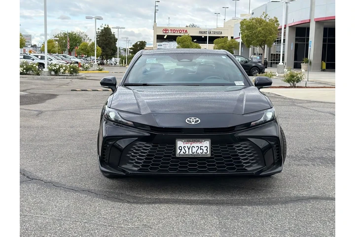 $33870 : Toyota Camry 2025 SE 4dr Sed image 2