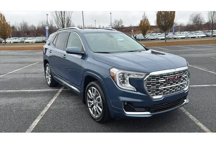 $33589 : GMC Terrain 2024 AWD Denali image 1