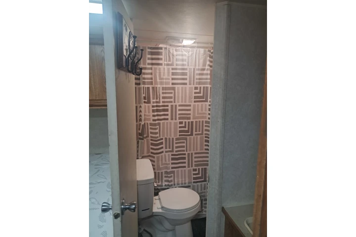 $950 : EFICENCE .miami gardens traile image 8