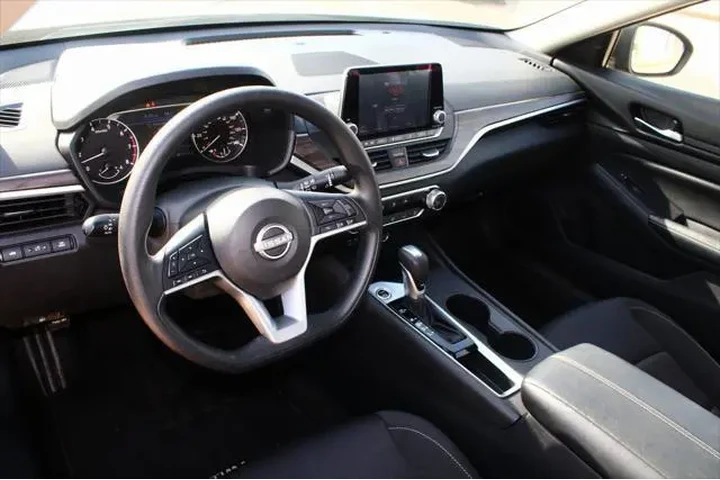 $19988 : Nissan Altima 2025 2.5 SV 4d image 2