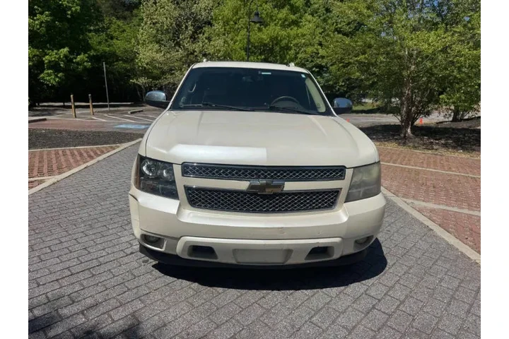 $5000 : 2010 Suburban LTZ image 2