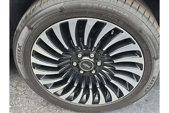 $33990 : Lincoln Navigator L 2018 4x4 image 5