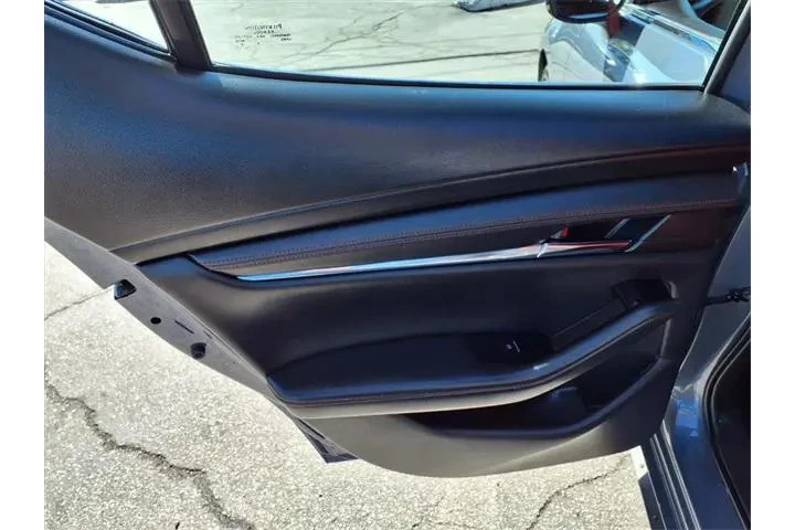 $22943 : Mazda Mazda3 Hatchback 2024 image 8