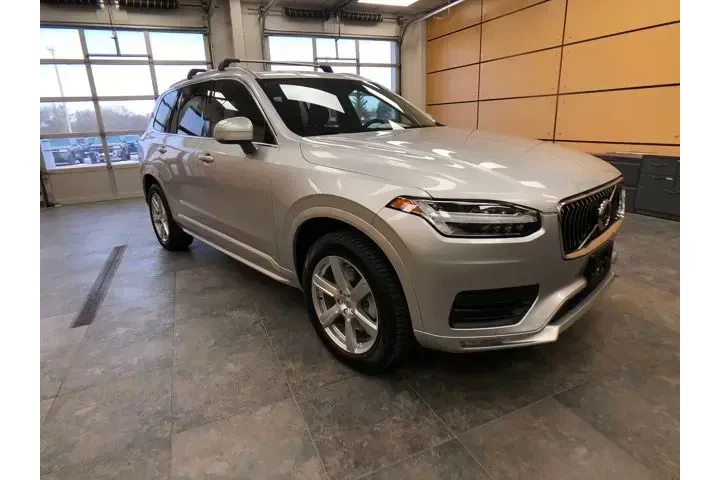 $27317 : Volvo XC90 2020 AWD T6 Momen image 1