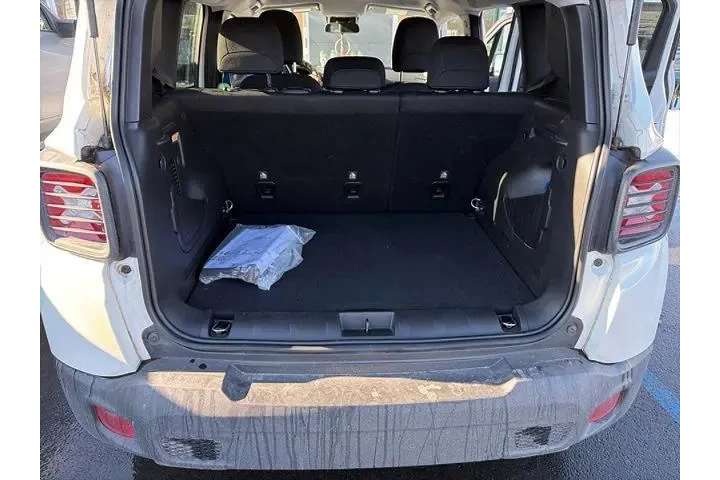 $19234 : Jeep Renegade 2021 4x4 Latit image 4