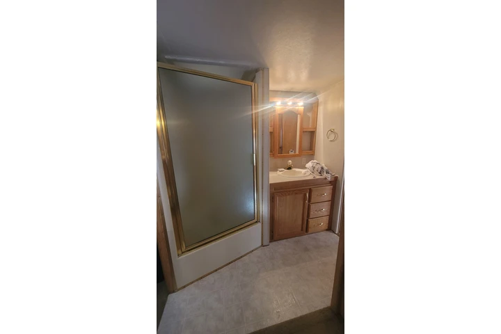 $1500 : 30 FT TRAILER image 5