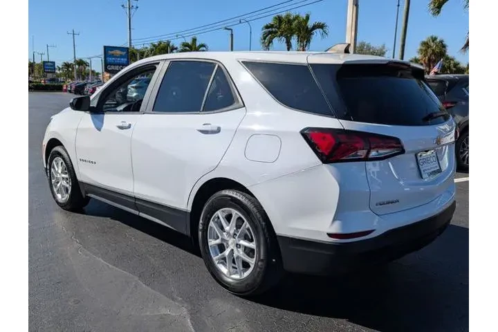 $20097 : Chevrolet Equinox 2024 LS 4d image 5