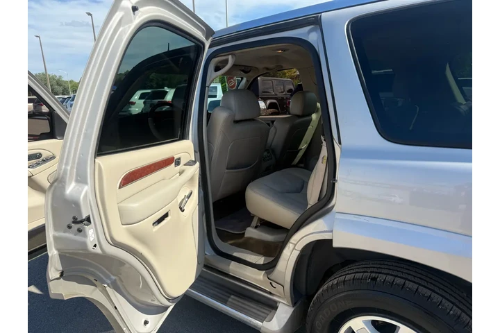 $4450 : 2005 Escalade 4dr AWD image 9