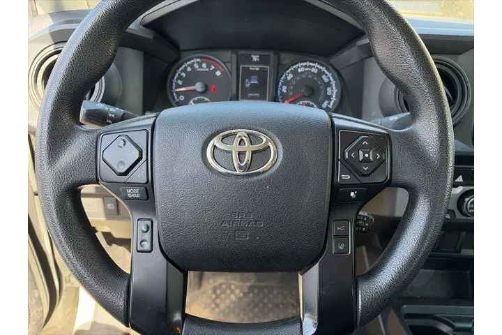 $27000 : Toyota Tacoma 2021 4x2 SR5 4 image 10