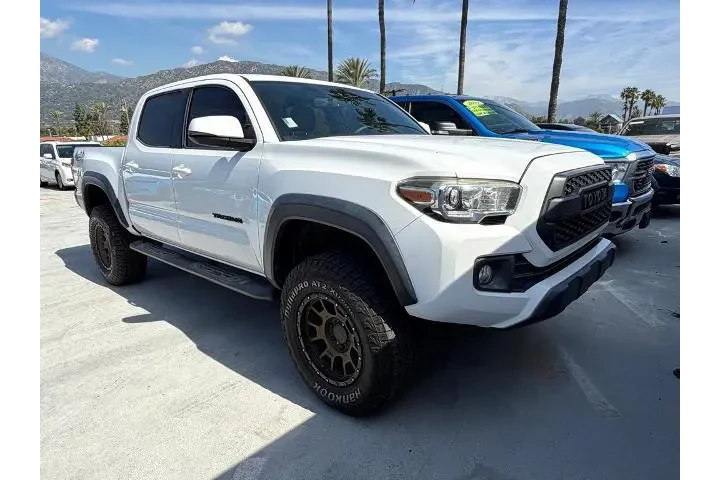 $30888 : Toyota Tacoma 2017 4x2 TRD O image 1
