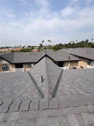 Alberto Martínez roofing image 4