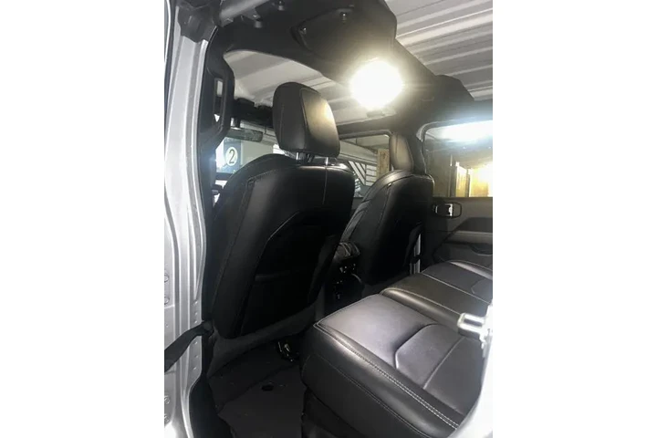 $31995 : Jeep Wrangler 2023 4x4 Sahar image 5