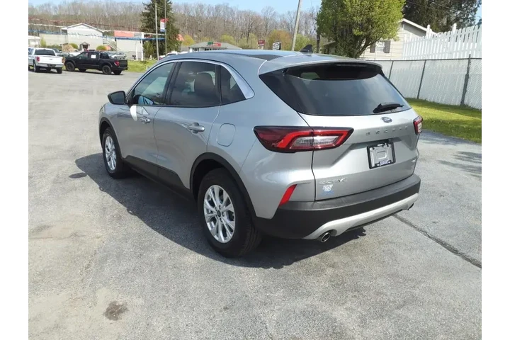 $27990 : Ford Escape 2024 AWD Active image 3