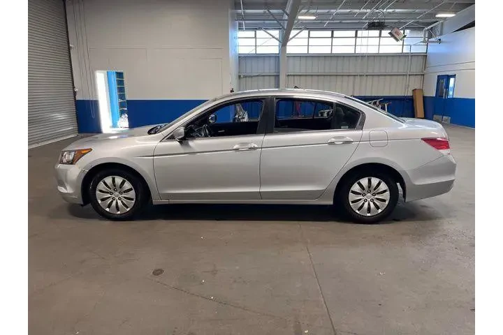 $9488 : Honda Accord 2010 LX 4dr Sed image 6