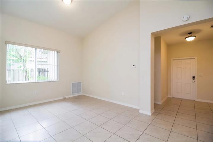 $2000 : Amazing Lease Opportunity image 2