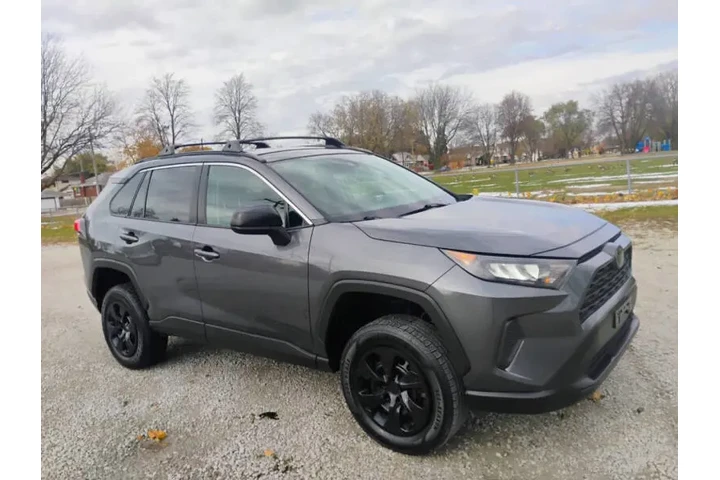 $15997 : 2019 RAV4 LE image 4