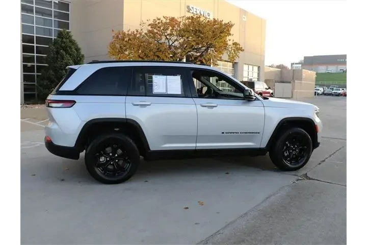 $39985 : Jeep Grand Cherokee 2025 4x4 image 6