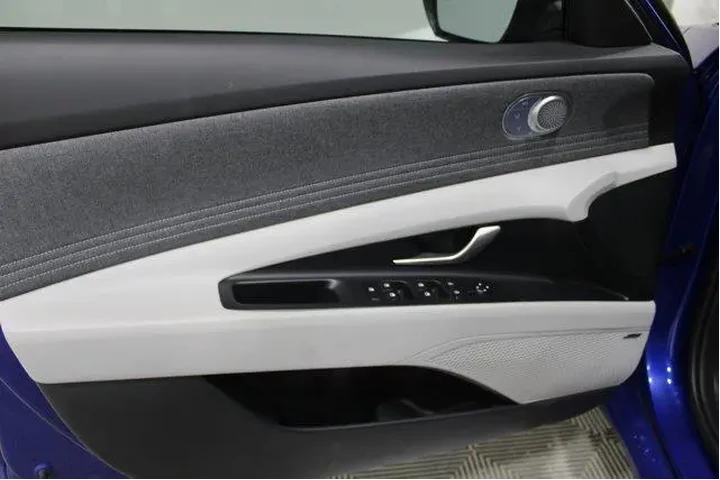 $26989 : Hyundai ELANTRA Hybrid 2025 image 6