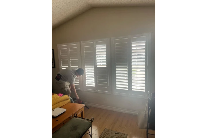 Instalación Shutters y Blinds image 6
