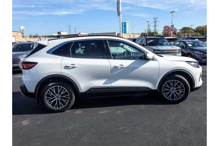 $28987 : Ford Escape Plug-In Hybrid 2 image 9