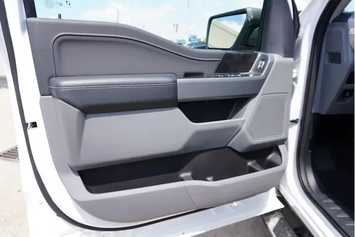 $37225 : Ford F-150 2023 4x2 XL 4dr S image 8