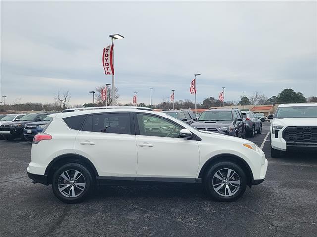 $9990 : PRE-OWNED 2016 TOYOTA RAV4 XLE image 8