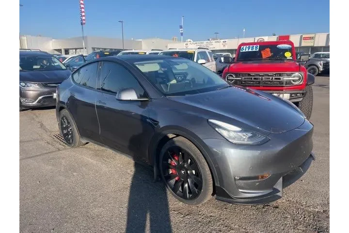$27988 : Tesla Model Y 2021 AWD Long image 3