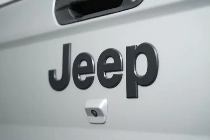 $29887 : Jeep Gladiator 2022 4x4 Will image 8