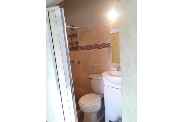 $690 : Rento cuarto independiente image 5