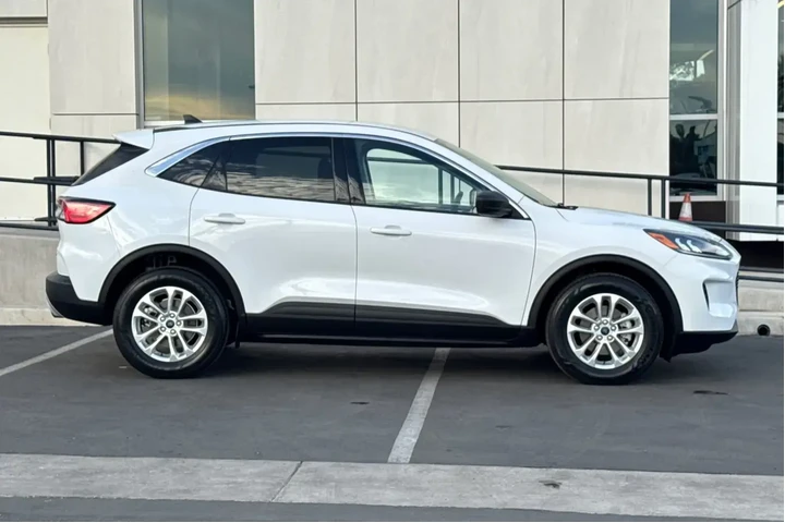 $24900 : Ford Escape Hybrid 2022 AWD image 2