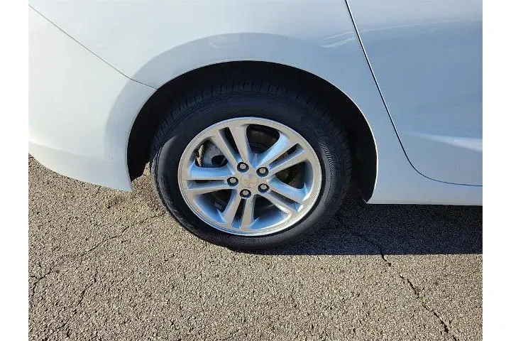 $10068 : Chevrolet Cruze 2017 LT Auto image 7