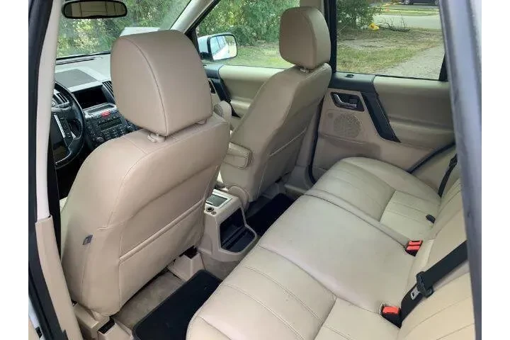 $11495 : 2011 Land Rover LR2 image 8