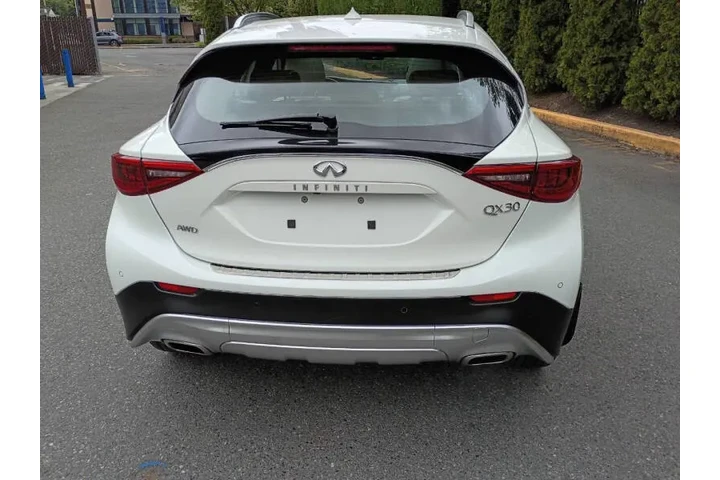 $10900 : 2017 QX30 Premium image 5