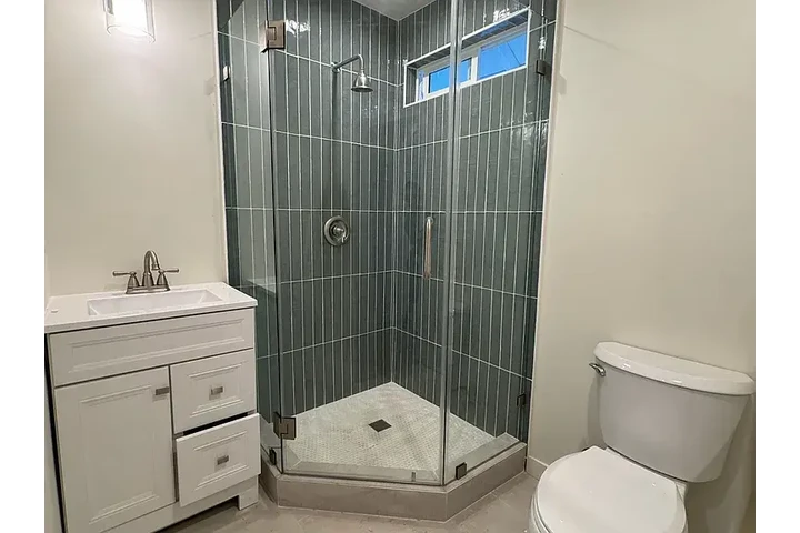 $900 : This well-maintained 2-bedroom image 10