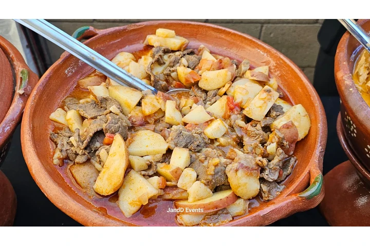 Tacos de guisados con tortilla image 5