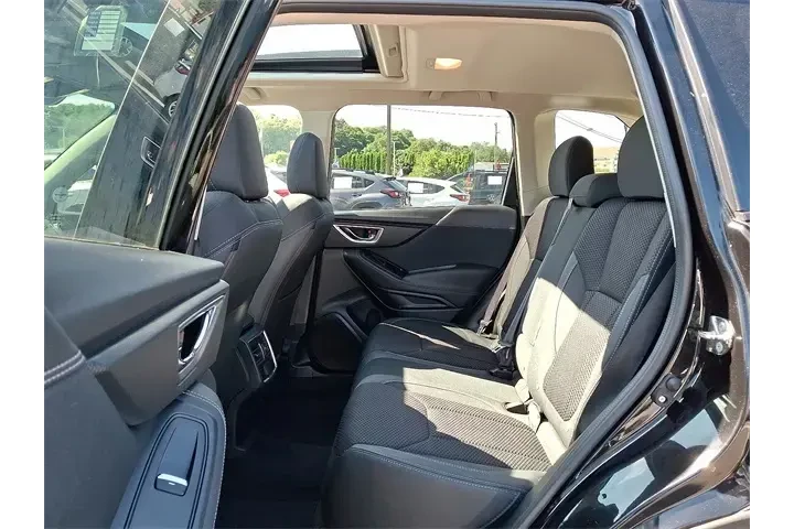 $19578 : Subaru Forester 2019 AWD Pre image 10