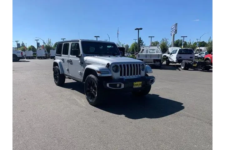 Jeep Wrangler 2023 4x4 High image 9