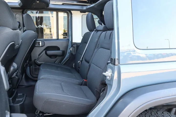 $37988 : 2025 Wrangler 4xe Rubicon 4x4 image 8