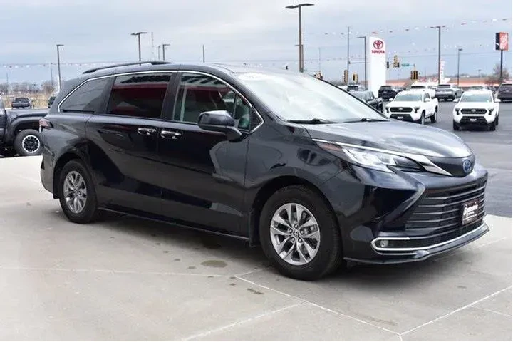 $33700 : Toyota Sienna 2022 AWD XLE 7 image 4