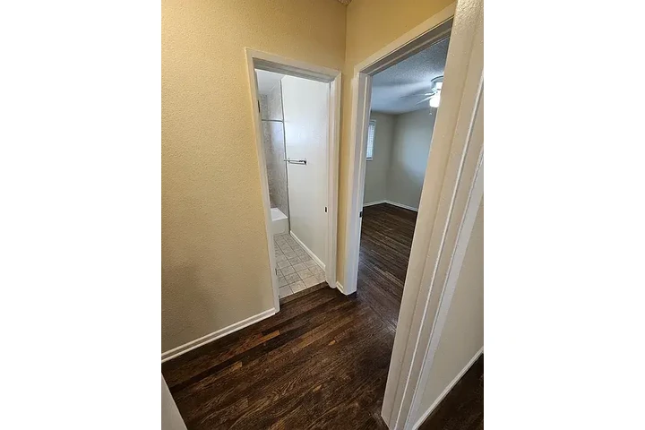 $1450 : Sherman Oaks 2H 1B Apto image 8