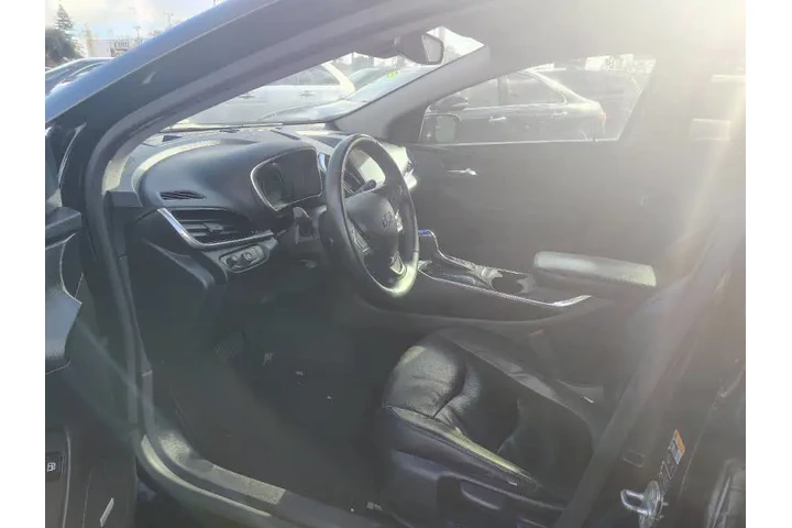 $8590 : 2017 Volt Premier image 6