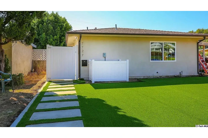 $1357 : 1BA/1BA near Burbank Mall. image 2