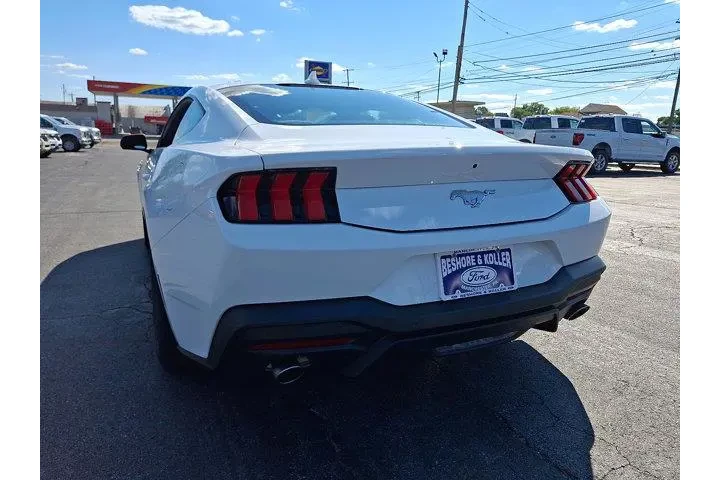 $28143 : Ford Mustang 2024 EcoBoost 2 image 8