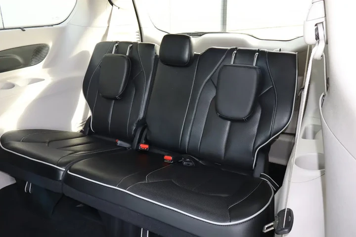 $30688 : 2024 Pacifica Limited FWD image 10