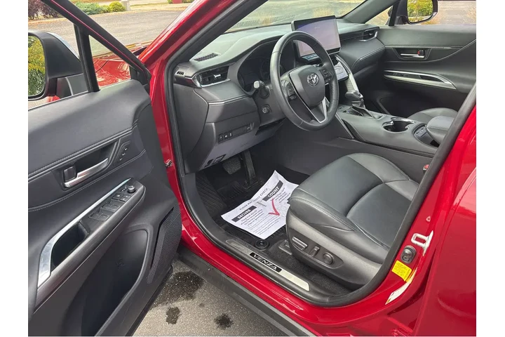 $40000 : Gold Certified2023 Venza Nigh image 2