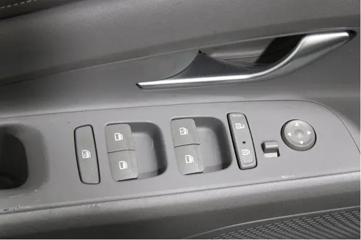 $19913 : Hyundai ELANTRA 2021 SEL 4dr image 4